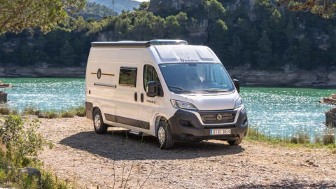 Seitenansicht Benimar Benivan 160 ES Kastenwagen Wohnmobil mit Längsbetten